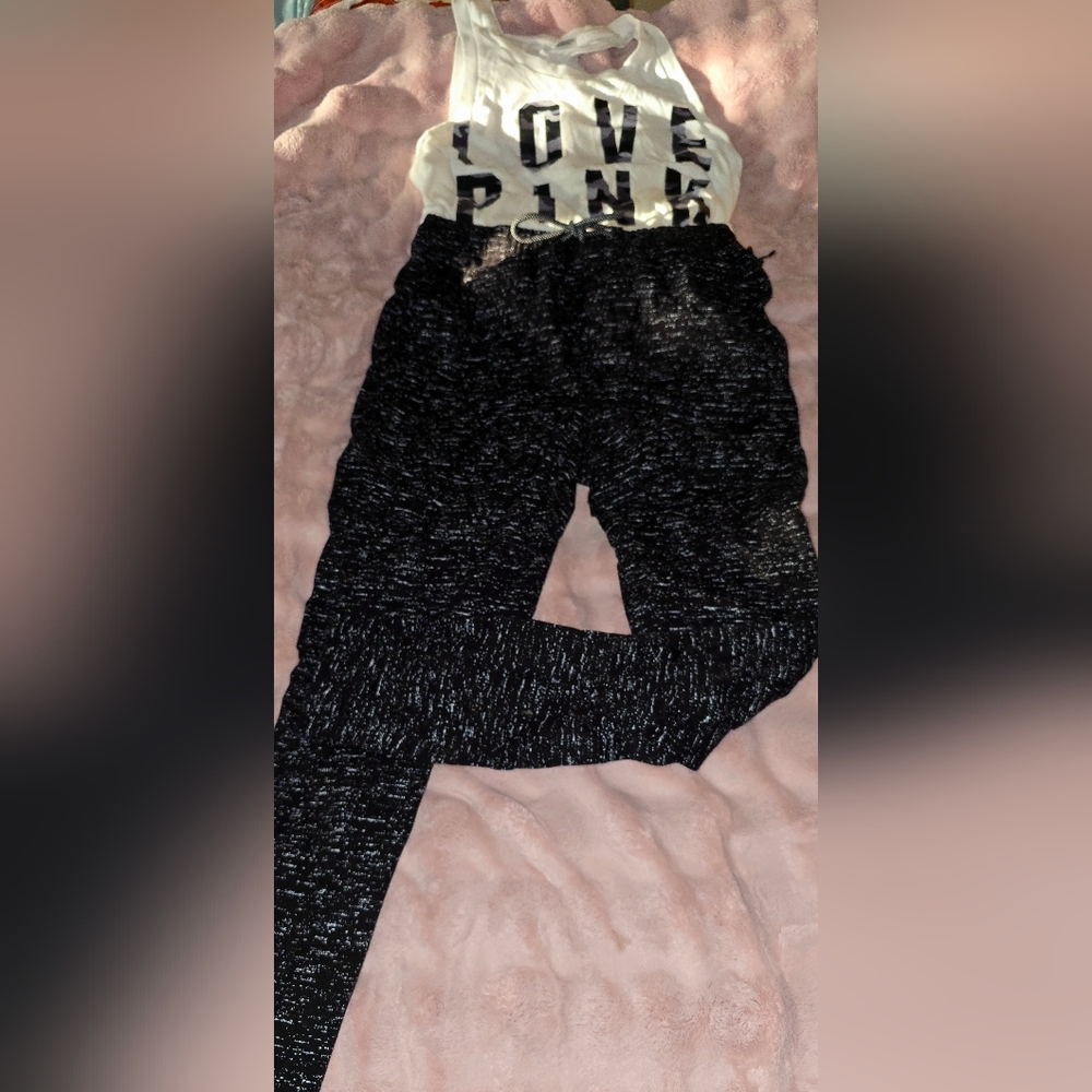 JUNIOR Black Jogger Pants AND PINK tank Top